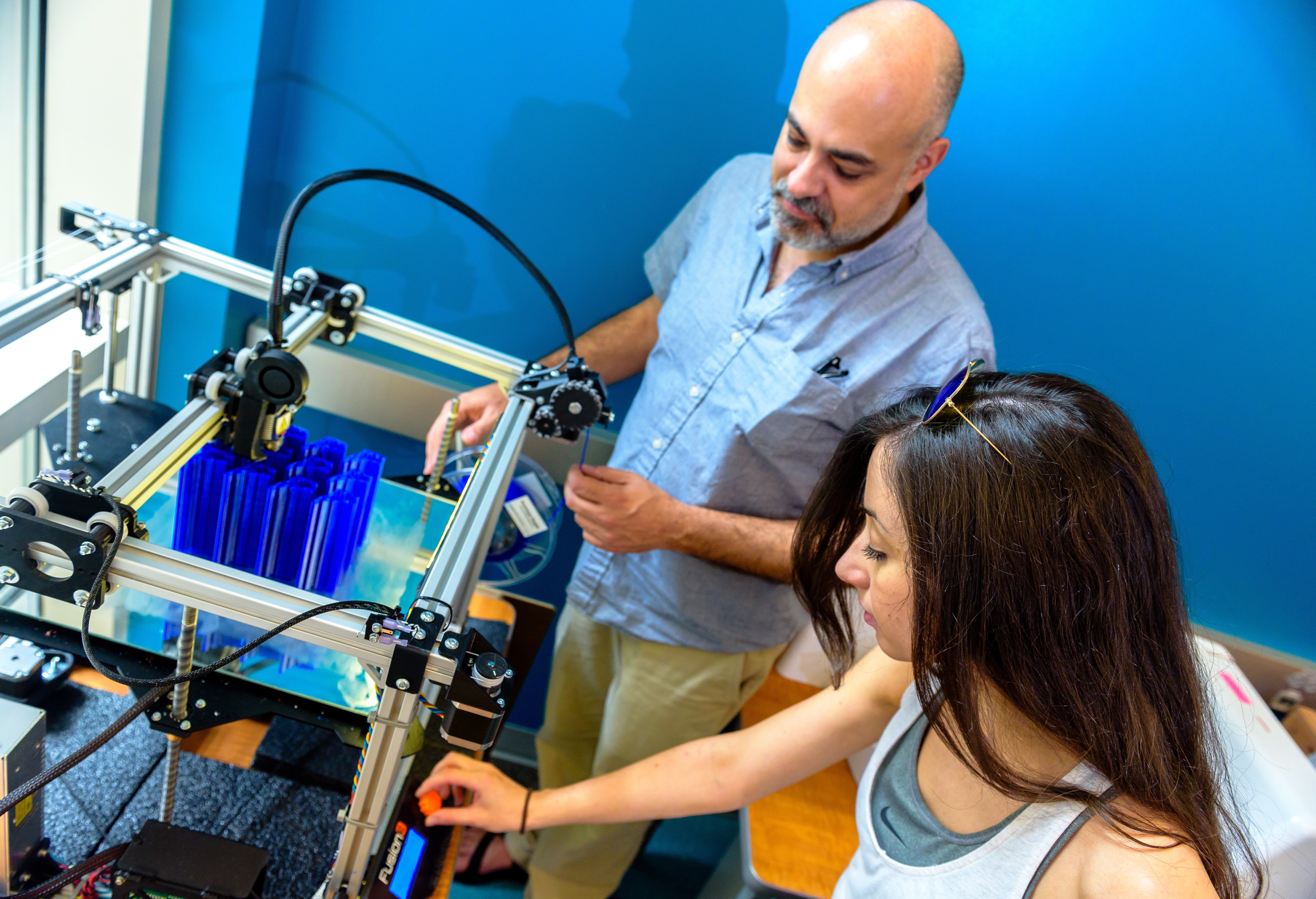two people using a 3d printer at the Kenan Science Research Hub and Makerspace