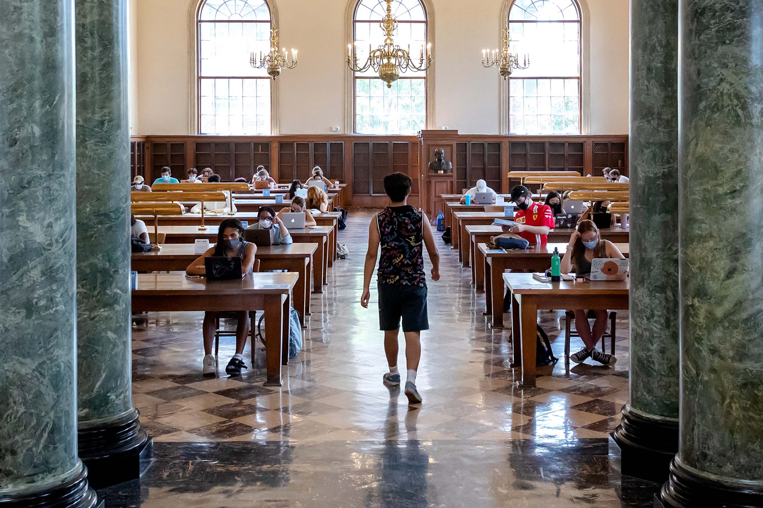 Wilson Library Fearrington Reading Room filled with studying students